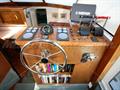 Tollycraft 44 MY Cockpit Motor Yacht Panoramica mandos interior