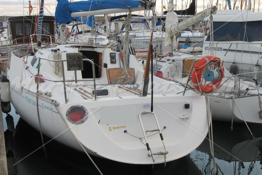 Beneteau First 285