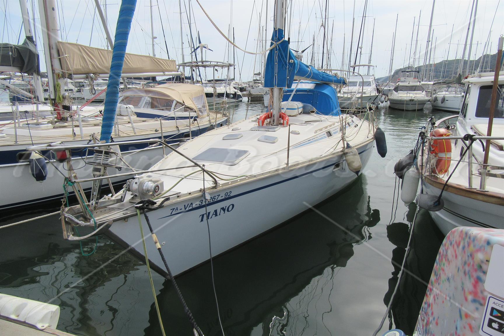 Hunter Marine 40