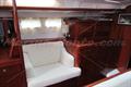 Beneteau Oceanis 473 Clipper Sillon en la banda de babor y muebles de estiva