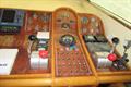 Astondoa 60 Controles y relojes  puesto de mandos inferior