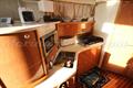 Sealine F37 cocina