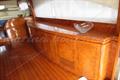 Astondoa 72 GLX Mueble lado de estribor salon