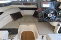 Quicksilver Captur 755 Pilothouse Litera en proa y puesto de mandos