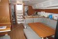 X-Yachts 50 Vista general del salon desde proa