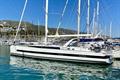 Beneteau Oceanis 62 Vista completa por babor 