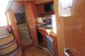 Sunseeker Portofino 35 Cocina y acceso a la cabina de popa