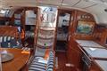 Beneteau Oceanis 411 Vista del salon y cabinas de popa