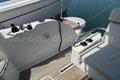 Beneteau Antares 9 Ducha en popa