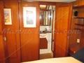 Eagle 53 Pilothouse acceso al baño