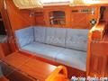 Hallberg Rassy 342 Sofa por estribor 