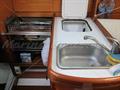 Beneteau First 31.7 cocina