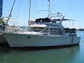 Tollycraft 44 MY Cockpit Motor Yacht Atracado