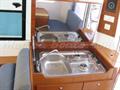 Beneteau Antares 880 Fly Cocina