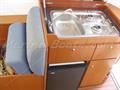 Beneteau Antares 880 Fly Cocina y nevera