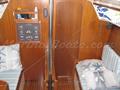 Dufour 28 Interior cabina