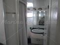 Viudes 56 Motor Yacht baño invitados a popa