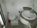 Viudes 56 Motor Yacht baño de invitados a proa