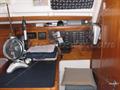 Dufour 32 Classic mesa de cartas