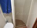 Riviera 36 Flybridge suelo teca en ducha 