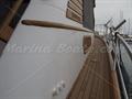 Riviera 36 Flybridge Pasos comodos a proa 