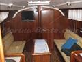 Bavaria Cruiser 34 Interior salon.