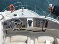 Jeanneau Prestige 32 Puesto de mandos flybridge.