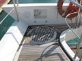 Azimut 105 Ducha de popa en flybridge