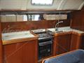 Beneteau Oceanis 400 Cocina en linea 