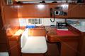 Beneteau Oceanis 43 Mesa de cartas por babor 