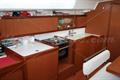 Beneteau Oceanis 43 Cocina en linea 