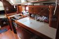 Beneteau Oceanis 351 Cocina vista desde proa.