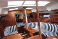 Beneteau Oceanis Clipper 373 Interior salon y mesa central