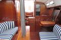 Beneteau Oceanis Clipper 373 Salon visto desde proa.