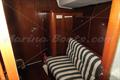 Beneteau Oceanis clipper 40 cc Sofa zona de proa y acceso al aseo