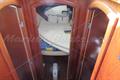 Beneteau Antares 9.80 Acceso a cabinas y aseo